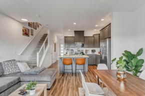 Modern and Bright Townhome with Game Room in S Salem